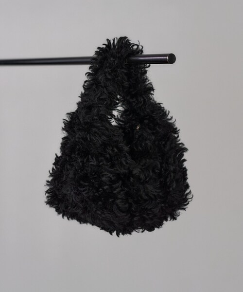 GALLEST（ギャレスト）の「フェイクファーマイクロバッグ（ハンドバッグ・レディース・アイボリー/ダークブラウン系4/ブラック・00）」の2枚目の写真