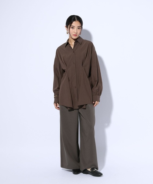 GLOBAL WORK（グローバルワーク）の「タックデザインシャツ長袖/599669（シャツ/ブラウス・レディース・サックスブルー/ブラウン/ネイビー・FREE）」の4枚目の写真