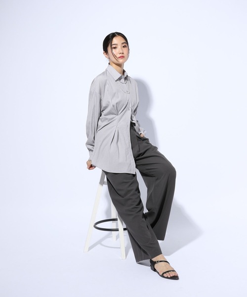 GLOBAL WORK（グローバルワーク）の「タックデザインシャツ長袖/599669（シャツ/ブラウス・レディース・サックスブルー/ブラウン/ネイビー・FREE）」の12枚目の写真