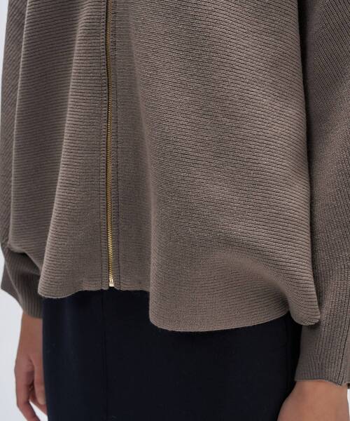 cloenc（クロエンス）の「【手洗い可】ドルマンケープニットカーディガン（カーディガン/ボレロ・レディース・ライトイエロー系/ブラック/ブラウン系その他・02）」の11枚目の写真