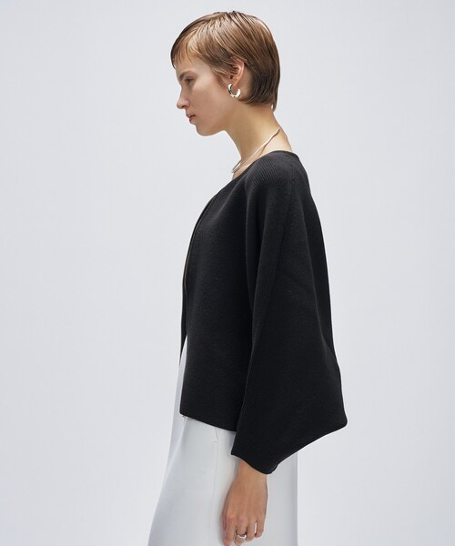 cloenc（クロエンス）の「【手洗い可】ドルマンケープニットカーディガン（カーディガン/ボレロ・レディース・ライトイエロー系/ブラック/ブラウン系その他・02）」の16枚目の写真