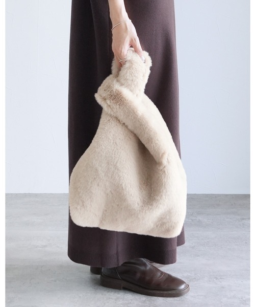 reca（レカ）の「ラビット風ファートートバッグ（トートバッグ・レディース・ライトベージュ/グレー/ベージュ・ONE SIZE）」の3枚目の写真