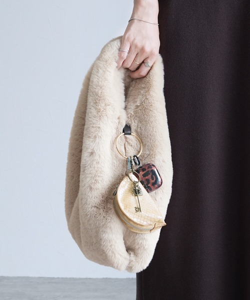 reca（レカ）の「ラビット風ファートートバッグ（トートバッグ・レディース・ライトベージュ/グレー/ベージュ・ONE SIZE）」の9枚目の写真