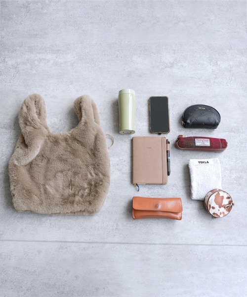 reca（レカ）の「ラビット風ファートートバッグ（トートバッグ・レディース・ライトベージュ/グレー/ベージュ・ONE SIZE）」の4枚目の写真