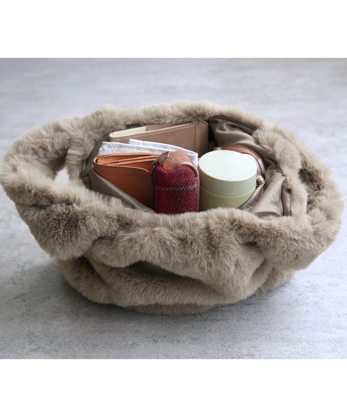 reca（レカ）の「ラビット風ファートートバッグ（トートバッグ・レディース・ライトベージュ/グレー/ベージュ・ONE SIZE）」の16枚目の写真