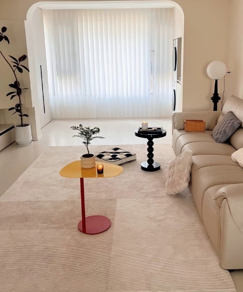 Made in I（メイドインアイ）の「Post Modern Unique side Table（家具