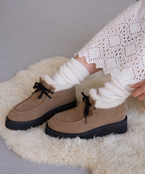 BAYFLOW（ベイフロー）の「[撥水加工・抗菌消臭機能付き]ボアアンクルブーツ（ブーツ・レディース・ダークブラウン/ベージュ系・MEDIUM/LARGE）」の2枚目の写真