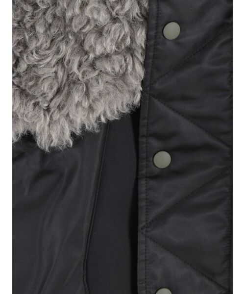 UN3D.(アンスリード)の「BIG BOA FLAP DOCKING CT / ビッグボアフラップドッキングコート(その他アウター・レディース・ブラック/カーキ・36/38)」の5枚目の写真