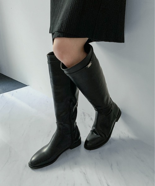 on:nue（オンニュ）の「【on:nue】[3色展開/5サイズ展開] ベルトアクセントロングブーツ（ブーツ・レディース・アイボリー/ブラック/ブラウン・23.0cm/23.5cm/24.0cm/24.5cm/25.0cm）」の3枚目の写真