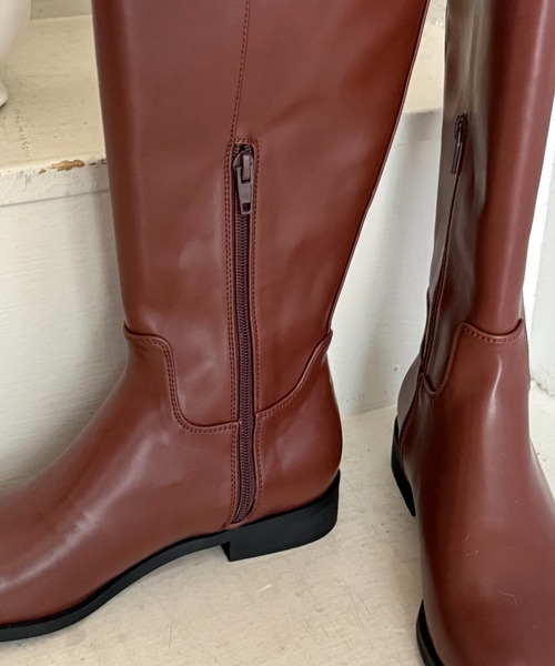 on:nue（オンニュ）の「【on:nue】[3色展開/5サイズ展開] ベルトアクセントロングブーツ（ブーツ・レディース・アイボリー/ブラック/ブラウン・23.0cm/23.5cm/24.0cm/24.5cm/25.0cm）」の21枚目の写真