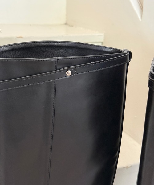 on:nue（オンニュ）の「【on:nue】[3色展開/5サイズ展開] ベルトアクセントロングブーツ（ブーツ・レディース・アイボリー/ブラック/ブラウン・23.0cm/23.5cm/24.0cm/24.5cm/25.0cm）」の17枚目の写真