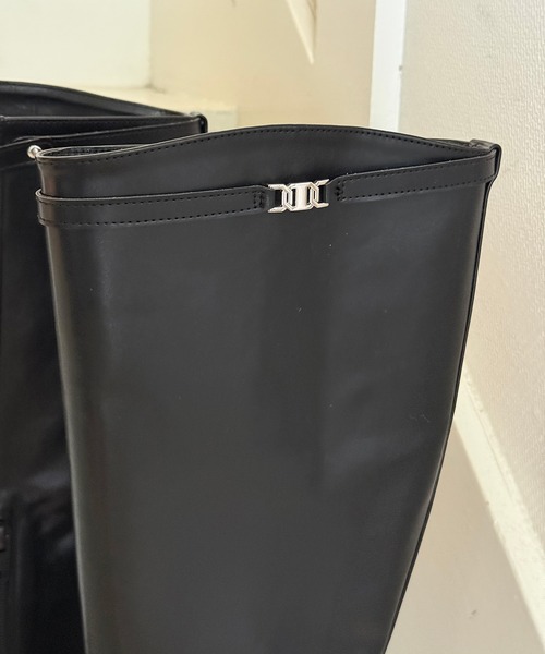 on:nue（オンニュ）の「【on:nue】[3色展開/5サイズ展開] ベルトアクセントロングブーツ（ブーツ・レディース・アイボリー/ブラック/ブラウン・23.0cm/23.5cm/24.0cm/24.5cm/25.0cm）」の18枚目の写真