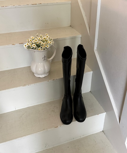 on:nue（オンニュ）の「【on:nue】[3色展開/5サイズ展開] ベルトアクセントロングブーツ（ブーツ・レディース・アイボリー/ブラック/ブラウン・23.0cm/23.5cm/24.0cm/24.5cm/25.0cm）」の19枚目の写真