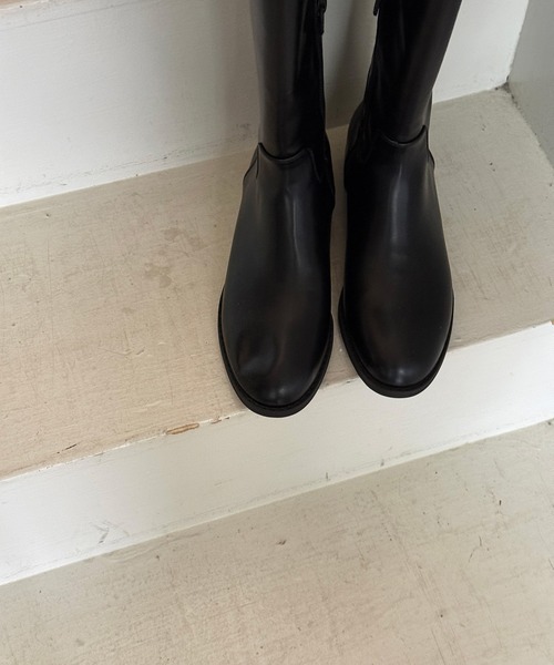 on:nue（オンニュ）の「【on:nue】[3色展開/5サイズ展開] ベルトアクセントロングブーツ（ブーツ・レディース・アイボリー/ブラック/ブラウン・23.0cm/23.5cm/24.0cm/24.5cm/25.0cm）」の9枚目の写真