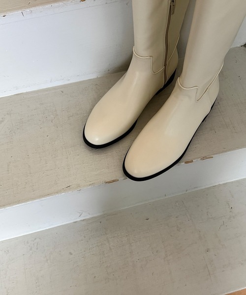 on:nue（オンニュ）の「【on:nue】[3色展開/5サイズ展開] ベルトアクセントロングブーツ（ブーツ・レディース・アイボリー/ブラック/ブラウン・23.0cm/23.5cm/24.0cm/24.5cm/25.0cm）」の12枚目の写真