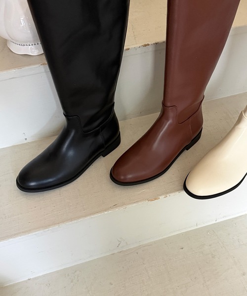 on:nue（オンニュ）の「【on:nue】[3色展開/5サイズ展開] ベルトアクセントロングブーツ（ブーツ・レディース・アイボリー/ブラック/ブラウン・23.0cm/23.5cm/24.0cm/24.5cm/25.0cm）」の5枚目の写真