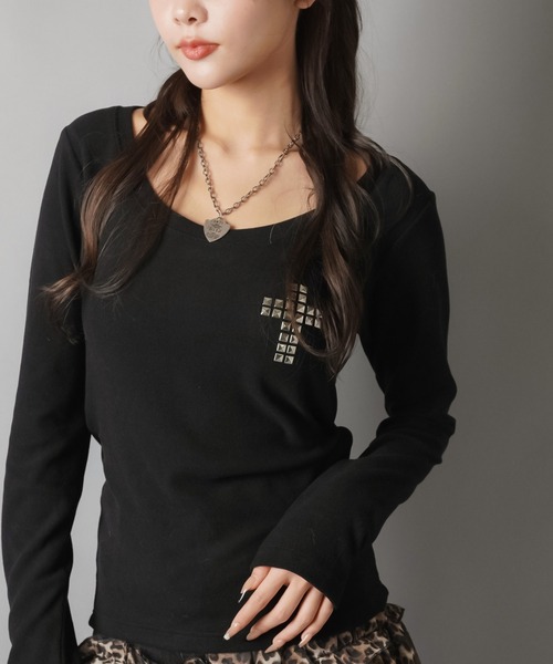 SPINNS(スピンズ)の「ギャル復活★スタッズが光る起毛テレコロンT(Tシャツ/カットソー・レディース・オフホワイト/杢グレー/ブラック・ONESIZE)」の6枚目の写真