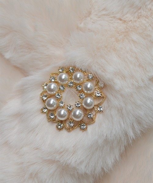 axes femme（アクシーズファム）の「ブローチ付きファーティペット（マフラー・レディース・ブラック/キナリ/ピンク・FREE）」の5枚目の写真