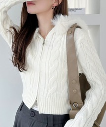 Ada.（エイダ）の「フェイクファー 付き ケーブ ルニット カーディガン（カーディガン/ボレロ・レディース）」