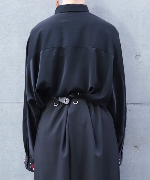 REZEN(リゼン)の「椿刺繍シャツ(シャツ/ブラウス・メンズ・ブルーパープル/ライトグレー/ローズ・LARGE/MEDIUM)」の6枚目の写真
