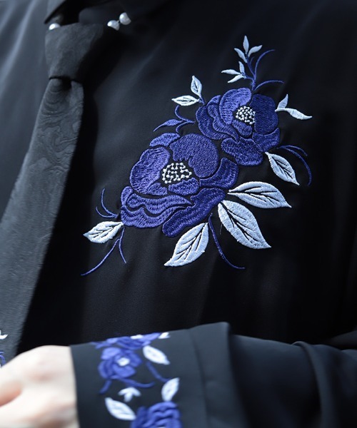 REZEN(リゼン)の「椿刺繍シャツ(シャツ/ブラウス・メンズ・ブルーパープル/ライトグレー/ローズ・LARGE/MEDIUM)」の11枚目の写真