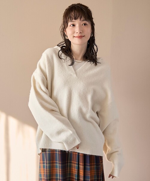 coen(コーエン)の「フラッフィーフーディ ウォッシャブルニット(WEB限定カラーあり)(ニット/セーター・レディース・オフホワイト/ライトブルー/ネイビー/ダークグレー・L/M)」の6枚目の写真