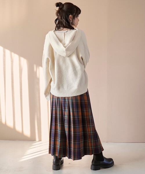 coen(コーエン)の「フラッフィーフーディ ウォッシャブルニット(WEB限定カラーあり)(ニット/セーター・レディース・オフホワイト/ライトブルー/ネイビー/ダークグレー・L/M)」の9枚目の写真