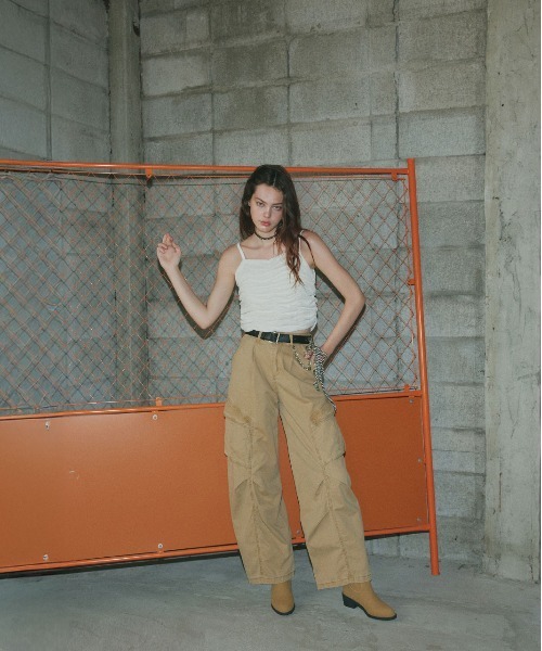 ad thie(アドティエ)の「スエード ショートブーツ(ブーツ・レディース・キャメル/ベージュ/ブラック・MEDIUM/LARGE)」の14枚目の写真