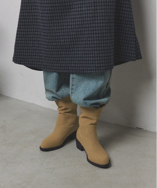 ad thie(アドティエ)の「スエード ショートブーツ(ブーツ・レディース・キャメル/ベージュ/ブラック・MEDIUM/LARGE)」の20枚目の写真
