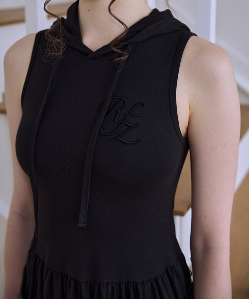 ROSEFRANTZ（ロゼフランツ）の「Sleeveless Hood Mini Dress [Black]（ワンピース・レディース・ブラック・FREE）」の2枚目の写真