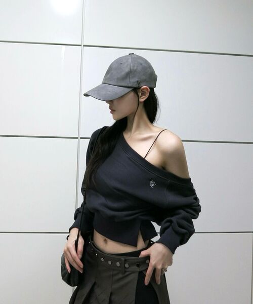 ROSEFRANTZ（ロゼフランツ）の「Side Slit Off shoulder Sweatshirt [White]（スウェット・レディース・ホワイト・FREE）」の2枚目の写真