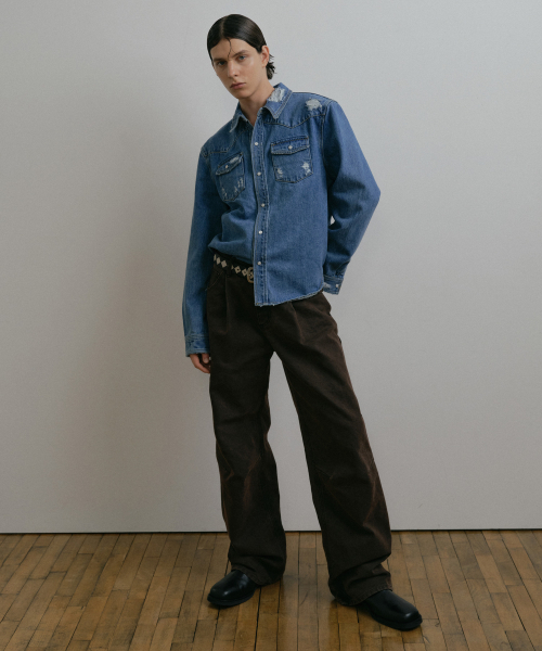 DUSTYWHITE(ダスティーホワイト)の「BROWN DIRTY WASHED OXFORD WIDE TUCK PANTS(その他パンツ・メンズ・その他・LARGE/MEDIUM/SMALL)」の11枚目の写真