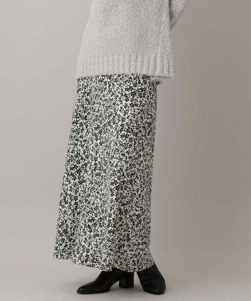 A part by（アパートバイ）の「フラワープリントナロースカート（スカート・レディース・アイボリー/ブラック/グリーン・SMALL/MEDIUM）」の6枚目の写真