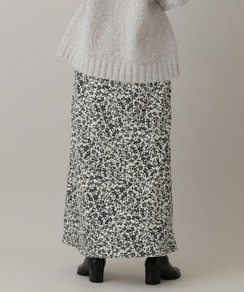 A part by（アパートバイ）の「フラワープリントナロースカート（スカート・レディース・アイボリー/ブラック/グリーン・SMALL/MEDIUM）」の8枚目の写真