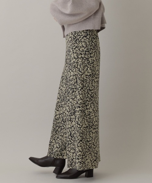 A part by（アパートバイ）の「フラワープリントナロースカート（スカート・レディース・アイボリー/ブラック/グリーン・SMALL/MEDIUM）」の14枚目の写真