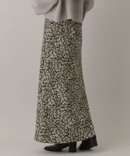 A part by（アパートバイ）の「フラワープリントナロースカート（スカート・レディース・アイボリー/ブラック/グリーン・SMALL/MEDIUM）」の15枚目の写真