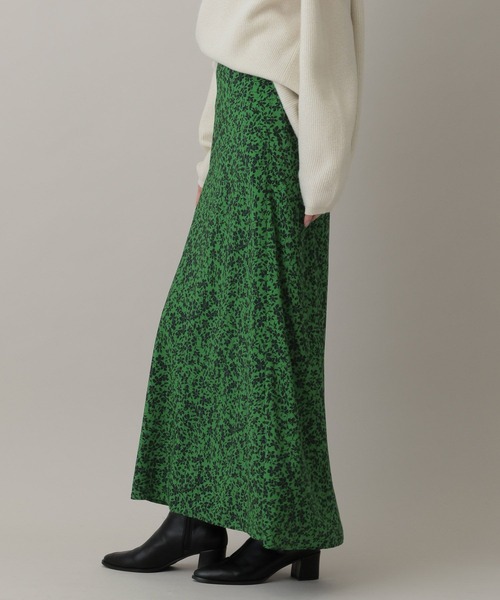 A part by（アパートバイ）の「フラワープリントナロースカート（スカート・レディース・アイボリー/ブラック/グリーン・SMALL/MEDIUM）」の21枚目の写真