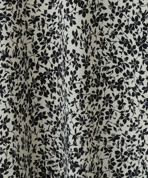 A part by（アパートバイ）の「フラワープリントナロースカート（スカート・レディース・アイボリー/ブラック/グリーン・SMALL/MEDIUM）」の9枚目の写真