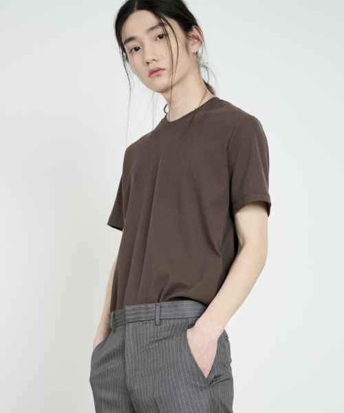 DUSTYWHITE(ダスティーホワイト)の「ブラウンリブTシャツ(Tシャツ/カットソー・メンズ・その他・MEDIUM/LARGE/X-LARGE)」の1枚目の写真