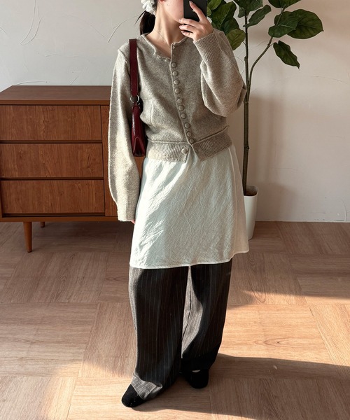 MUHET（ミュエータ）の「covered-button crew neck cardigan / クルミボタンカーディガン（カーディガン/ボレロ・レディース・ブラウン/ベージュ/ライトブルー/チャコールグレー・FREE）」の22枚目の写真