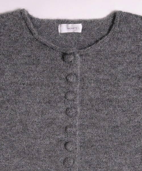 MUHET（ミュエータ）の「covered-button crew neck cardigan / クルミボタンカーディガン（カーディガン/ボレロ・レディース・ブラウン/ベージュ/ライトブルー/チャコールグレー・FREE）」の5枚目の写真