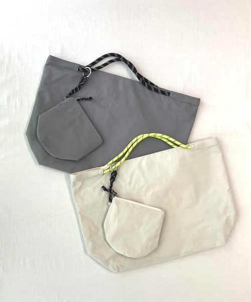 Q（キュー）の「ナイロンパッカブルトート（トートバッグ・レディース・グレー/アイボリー・ONE SIZE）」の3枚目の写真
