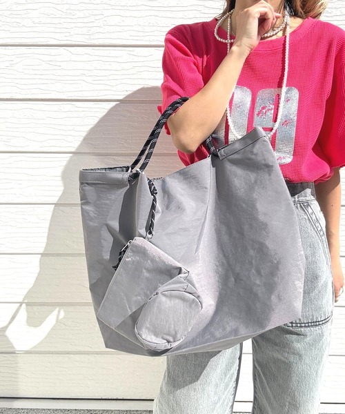 Q（キュー）の「ナイロンパッカブルトート（トートバッグ・レディース・グレー/アイボリー・ONE SIZE）」の9枚目の写真