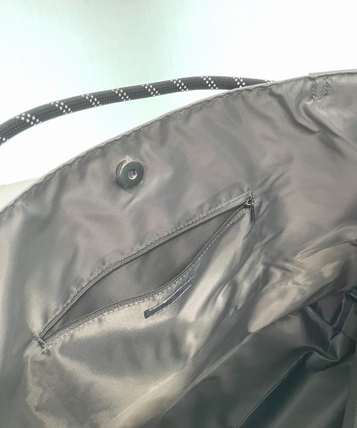 Q（キュー）の「ナイロンパッカブルトート（トートバッグ・レディース・グレー/アイボリー・ONE SIZE）」の7枚目の写真