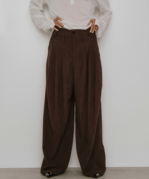 VION(ヴィオン)の「コーデュロイタックワイドパンツ / Corduroy Tuck Wide Pants(その他パンツ・レディース・ブラック/ブラウン・FREE)」の2枚目の写真