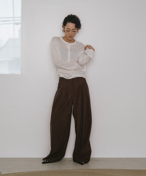 VION(ヴィオン)の「コーデュロイタックワイドパンツ / Corduroy Tuck Wide Pants(その他パンツ・レディース・ブラック/ブラウン・FREE)」の4枚目の写真