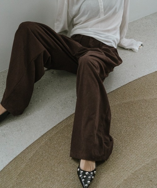 VION(ヴィオン)の「コーデュロイタックワイドパンツ / Corduroy Tuck Wide Pants(その他パンツ・レディース・ブラック/ブラウン・FREE)」の11枚目の写真