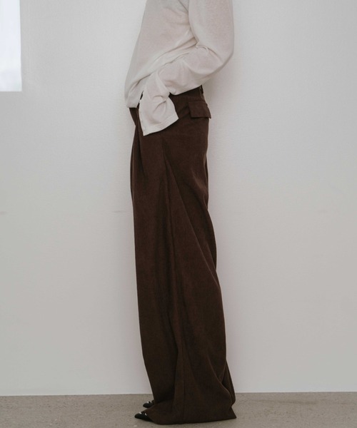 VION(ヴィオン)の「コーデュロイタックワイドパンツ / Corduroy Tuck Wide Pants(その他パンツ・レディース・ブラック/ブラウン・FREE)」の9枚目の写真