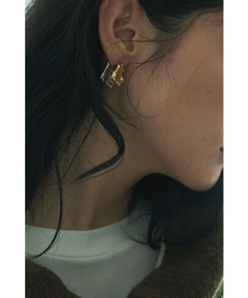 marjour（マージュール）の「WAVE METAL PIERCE（ピアス（両耳用）・レディース・シルバー×ゴールド・FREE）」の6枚目の写真