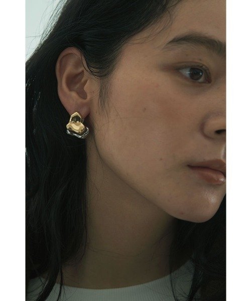 marjour（マージュール）の「WAVE METAL PIERCE（ピアス（両耳用）・レディース・シルバー×ゴールド・FREE）」の12枚目の写真